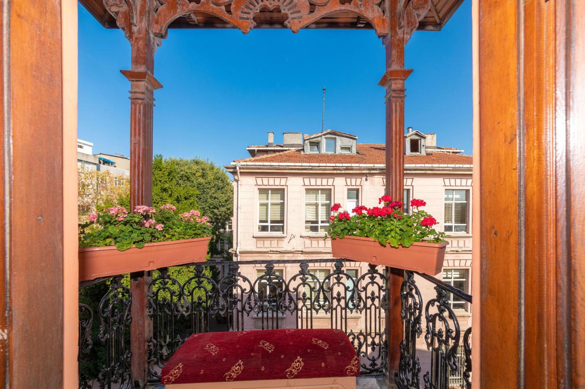 Ista Palace-Grand Bazaar — Photos 1